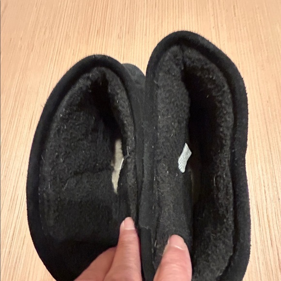 BearPaw Classic Black Suede Boots,  9“ high Size 10 - Picture 3 of 4